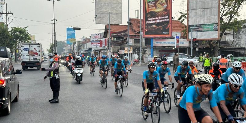Polresta Sidoarjo Amankan Jalur Tour de Panderman 2024 Warga Antusias Support Para Pembalap
