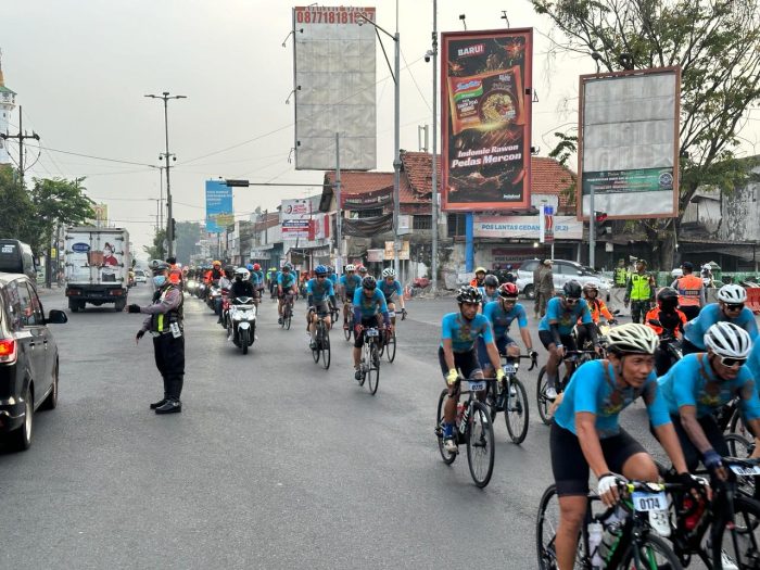 Polresta Sidoarjo Amankan Jalur Tour de Panderman 2024 Warga Antusias Support Para Pembalap