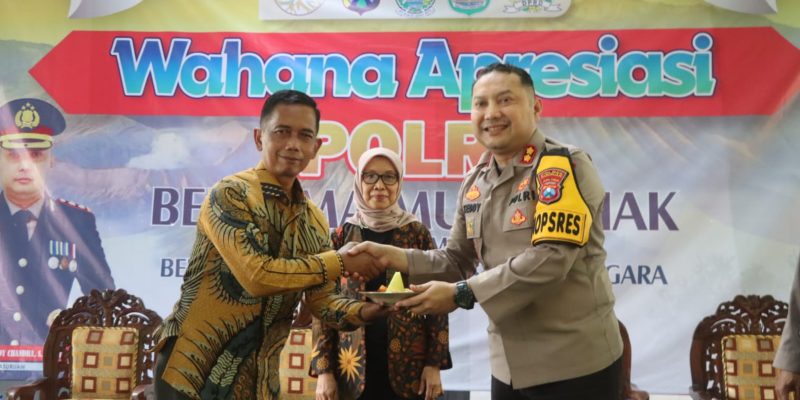 Hari Bhayangkara Ke-78, Polres Pasuruan Gelar Jum’at Curhat Dan Penebaran Benih Ikan Di Sungai