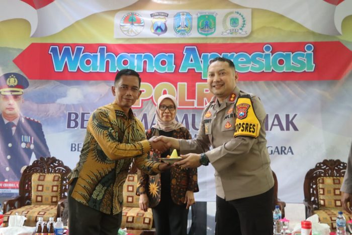 Hari Bhayangkara Ke-78, Polres Pasuruan Gelar Jum’at Curhat Dan Penebaran Benih Ikan Di Sungai