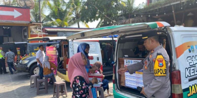 Polres Jember Gandeng Dispenduk Beri Layanan Keliling Untuk Masyarakat.
