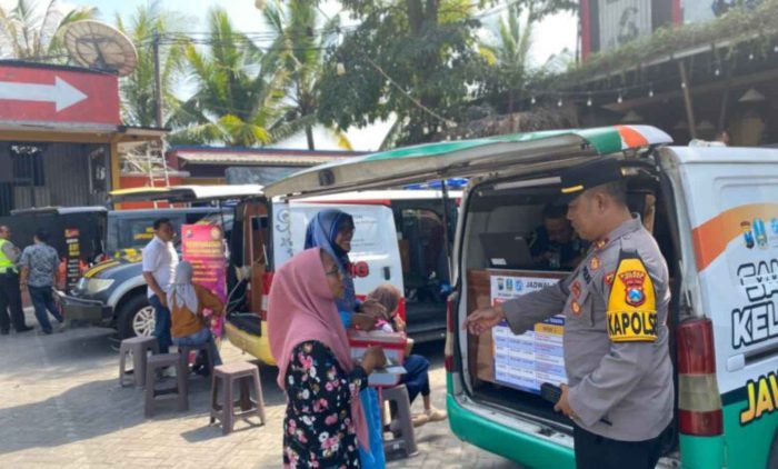 Polres Jember Gandeng Dispenduk Beri Layanan Keliling Untuk Masyarakat.