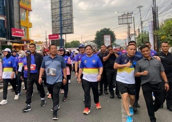 Danrem 043/Gatam Lepas Peserta Jalan Sehat Dan Lomba Lari Gubernur Run Lampung