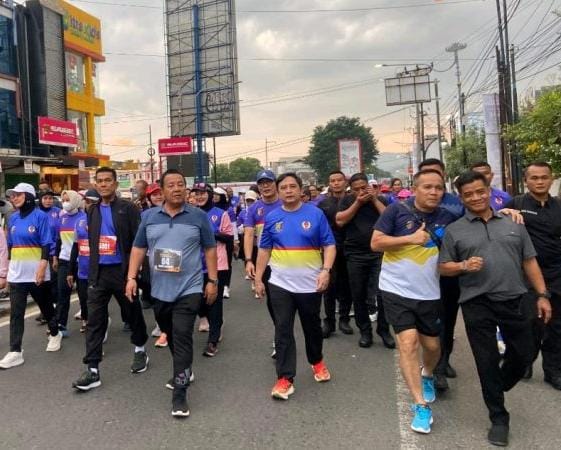 Danrem 043/Gatam Lepas Peserta Jalan Sehat Dan Lomba Lari Gubernur Run Lampung