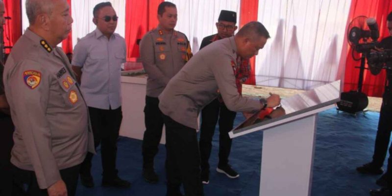 Kapolda Jatim Letakkan Batu Pertama Gedung Satya Haprabu Polres Sumenep.