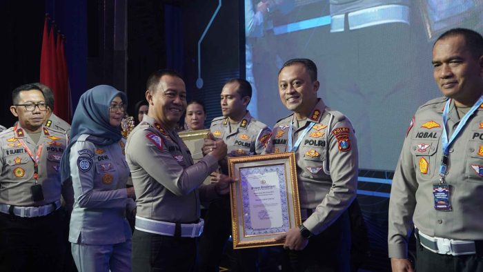 Sukses Tekan Angka Laka Lantas, Polda Jatim Raih Juara Satu IRSMS Awward