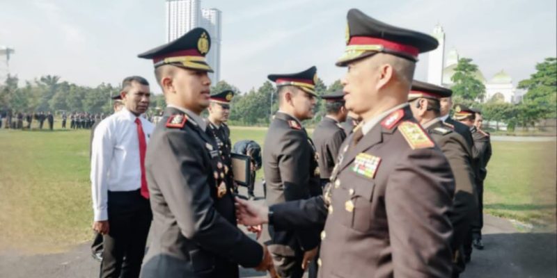 Hari Lahir Pancasila Kapolda Jatim Beri Penghargaan untuk 120 Anggota Berprestasi