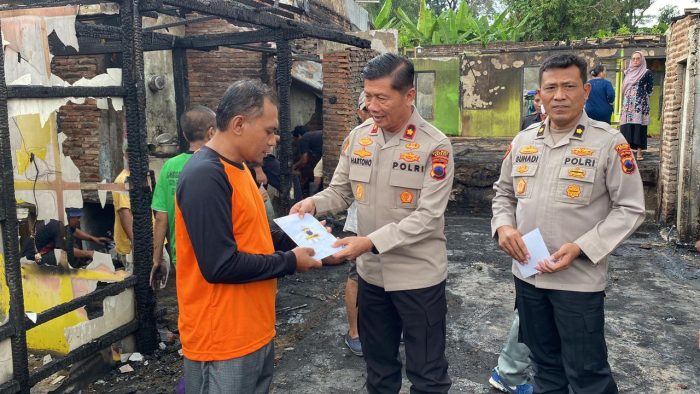 Duka Kebakaran di Desa Bandar, Polres Batang Berikan Bantuan dan Tali Asih