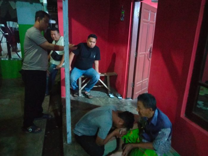 Datangi TKP Orang Ngamuk, Unit Reskrim Polsek Kedungwuni Damaikan Anak Dengan Orang Tuanya