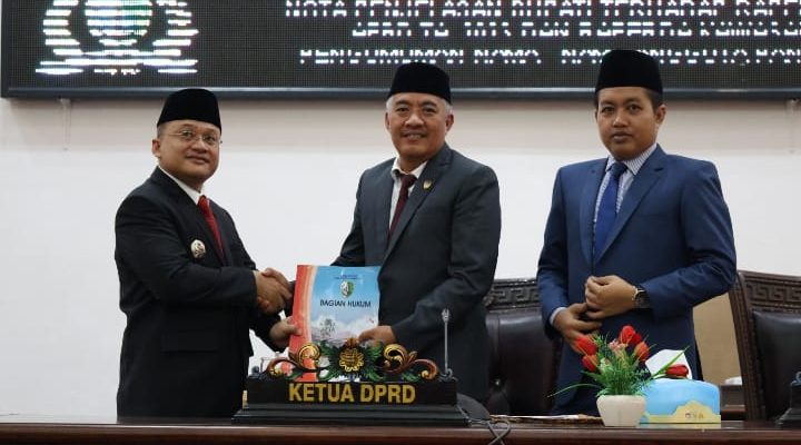 DPRD Sampang Gelar Rapat Paripurna, Tetapkan Nama Anggota Panja LHP BPK