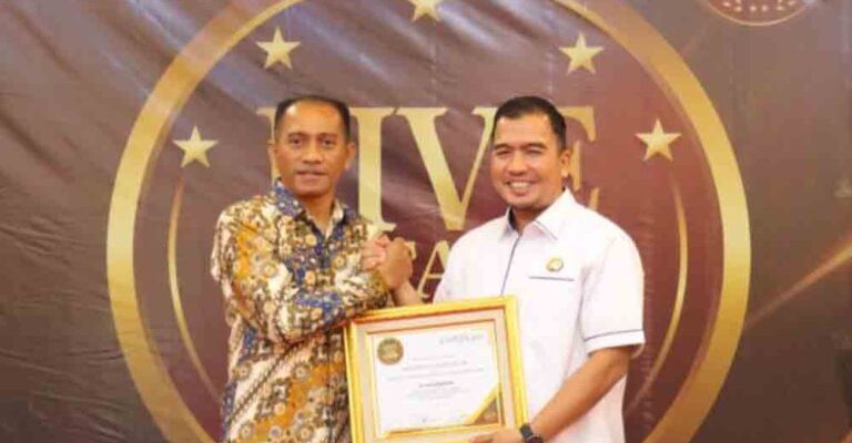 Kapolres Bolmong Arianto Salkery Raih Penghargaan Top Leader Innovation 2024