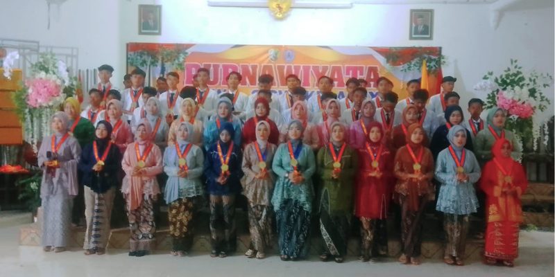 UPTD SMPN 2 Torjun Gelar Wisuda Pelepasan Siswa Kelas IX Tahun Ajaran 2023/2024