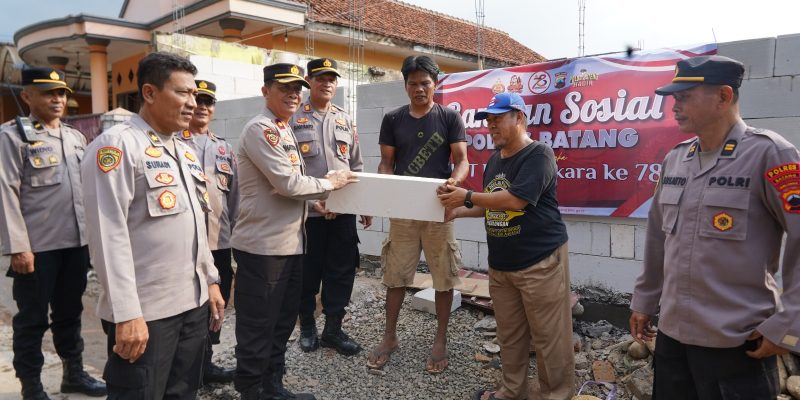 HUT Bhayangkara ke – 78 : Polres Batang Bantu Korban Kebakaran di Desa Bandar