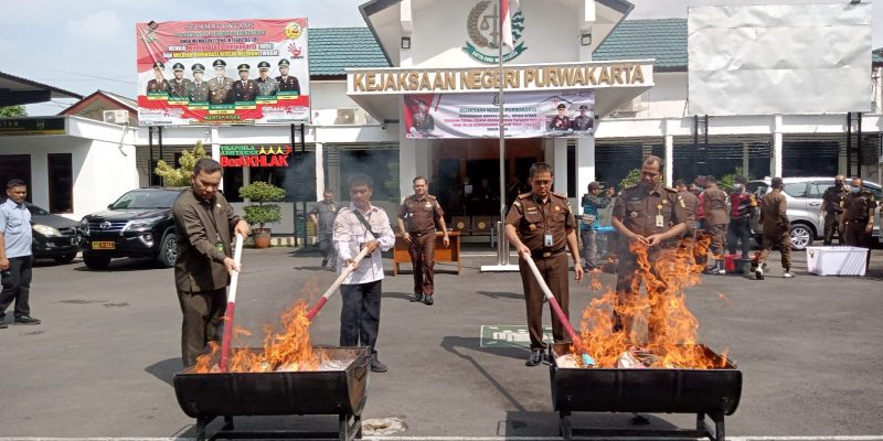 Kejaksaan Negri Kabupaten Purwakarta Laksakan Pemusnahan Barang Bukti (BB)