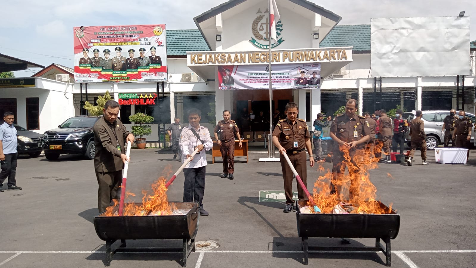 Kejaksaan Negri Kabupaten Purwakarta Laksakan Pemusnahan Barang Bukti (BB)