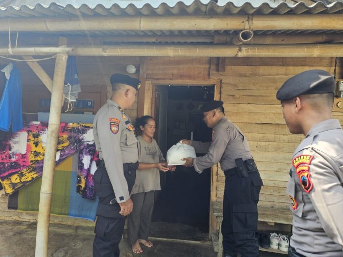 Jumat Berkah, Sat Samapta Polres Pekalongan Gelar Bakti Sosial