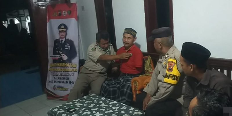 Kunjungi Penyandang Disabilitas, Polres Pekalongan Berikan Pemeriksaan Kesehatan dan Bantuan Sembako
