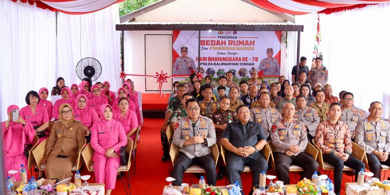 Sambut Hari Bhayangkara Ke-78, Polda Kalteng Bersama Polres Jajaran Bedah Rumah Warga