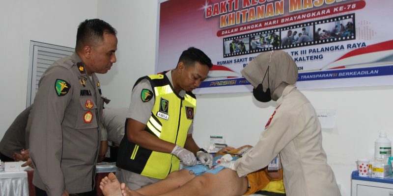 Hari Bhayangkara Ke 78, Masyarakat Antusias Ikuti Bakti Kesehatan Khitanan Massal Rumkit Bhayangkara