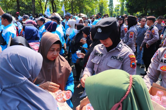 Sikap Humanis Polwan Polres Pekalongan Dalam Pengamanan Audiensi SPN PT. S. Dupantex
