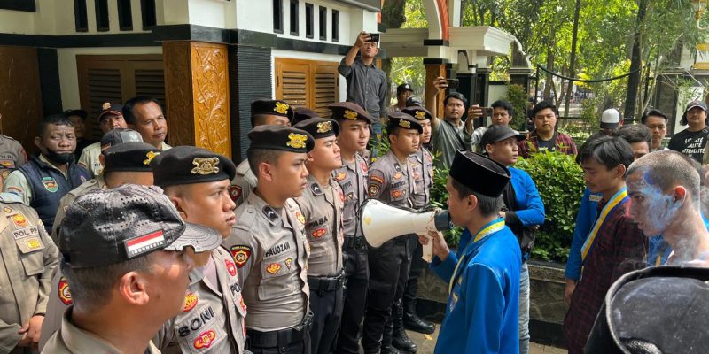 100 Personil Kepolisian Polres Purwakarta Siaga Amankan Aksi Unjuk Rasa Mahasiswa PMII