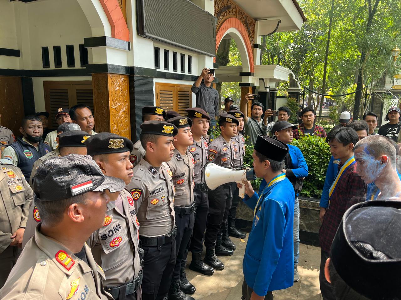 100 Personil Kepolisian Polres Purwakarta Siaga Amankan Aksi Unjuk Rasa Mahasiswa PMII