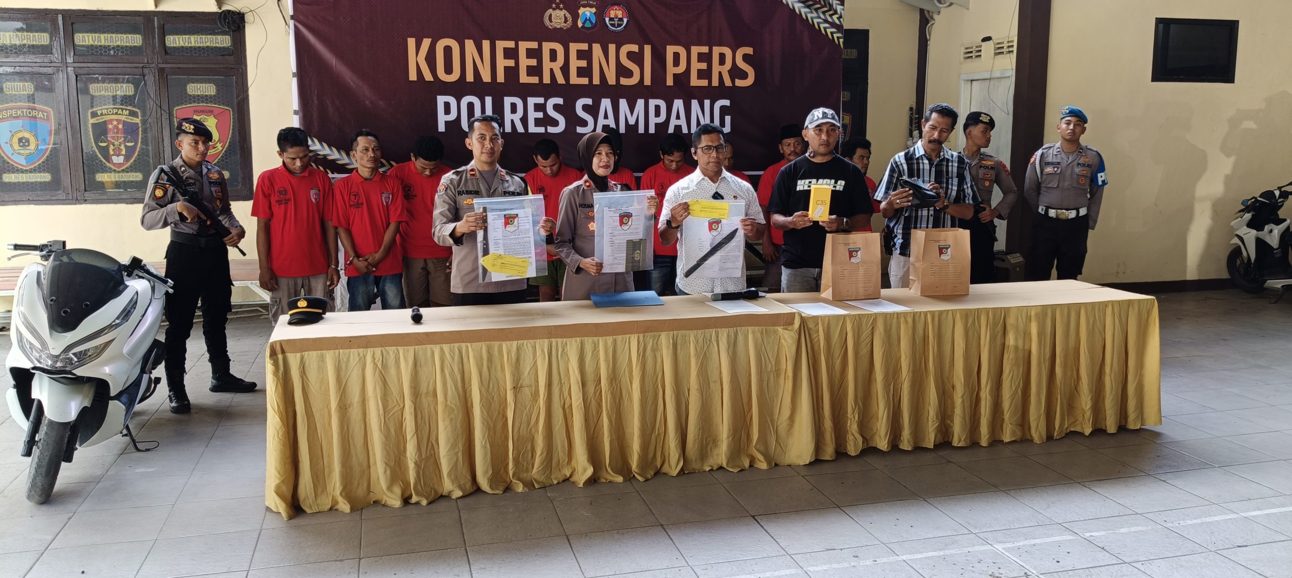 Gelar Konferensi Pers, Polres Sampang Berhasil Ringkus 12 Tersangka Kriminal