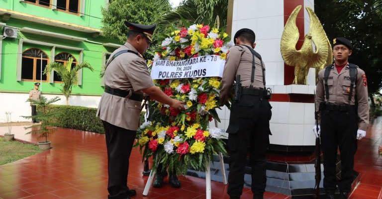 Polres Kudus Gelar Upacara Ziarah dan Tabur Bunga Peringati Hari Bhayangkara Ke-78