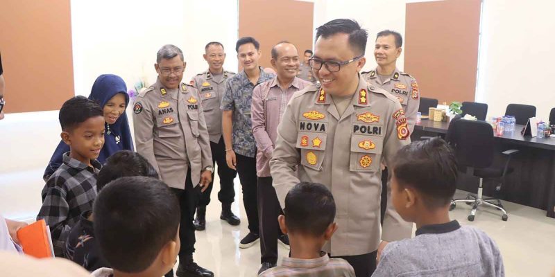 Momen Hari Bhayangkara Ke 78, Polres Aceh Timur Beri Tali Asih Pendidikan Kepada Generasi Muda Berprestasi