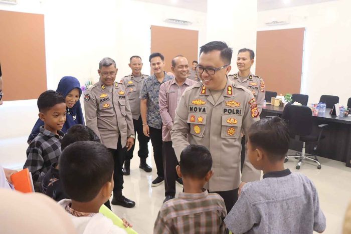 Momen Hari Bhayangkara Ke 78, Polres Aceh Timur Beri Tali Asih Pendidikan Kepada Generasi Muda Berprestasi