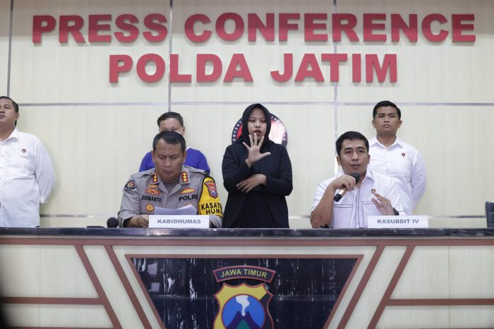Ditreskrimum Polda Jatim Amankan Tersangka Tipu Gelap Proyek Apartemen di Surabaya