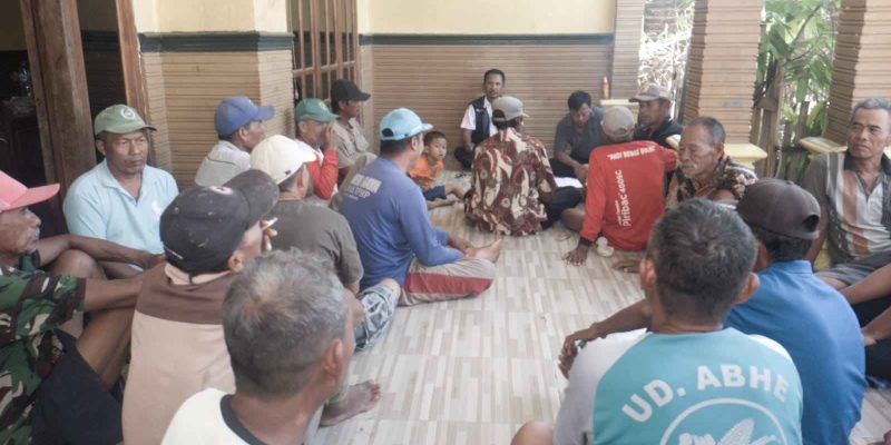 Musyawarah Kelompok Tani Bringin Desa Sidodowo Saat Pembagian Pupuk Tembakau ke Anggotanya