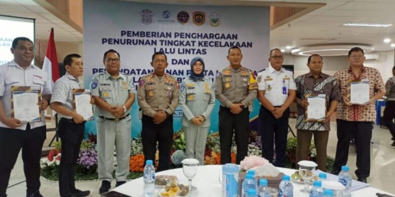 Tekan Laka Lantas Bus, Ditlantas Polda Jatim Lakukan Tanda Tangan Pakta Integritas dengan PO