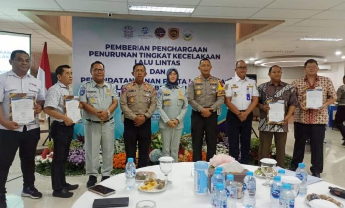 Tekan Laka Lantas Bus, Ditlantas Polda Jatim Lakukan Tanda Tangan Pakta Integritas dengan PO