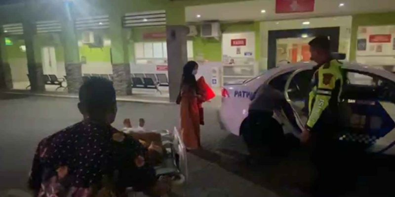 Gerak Cepat Anggota Patwal Polres Nganjuk Tolong Perempuan Alami Pendarahan Dalam