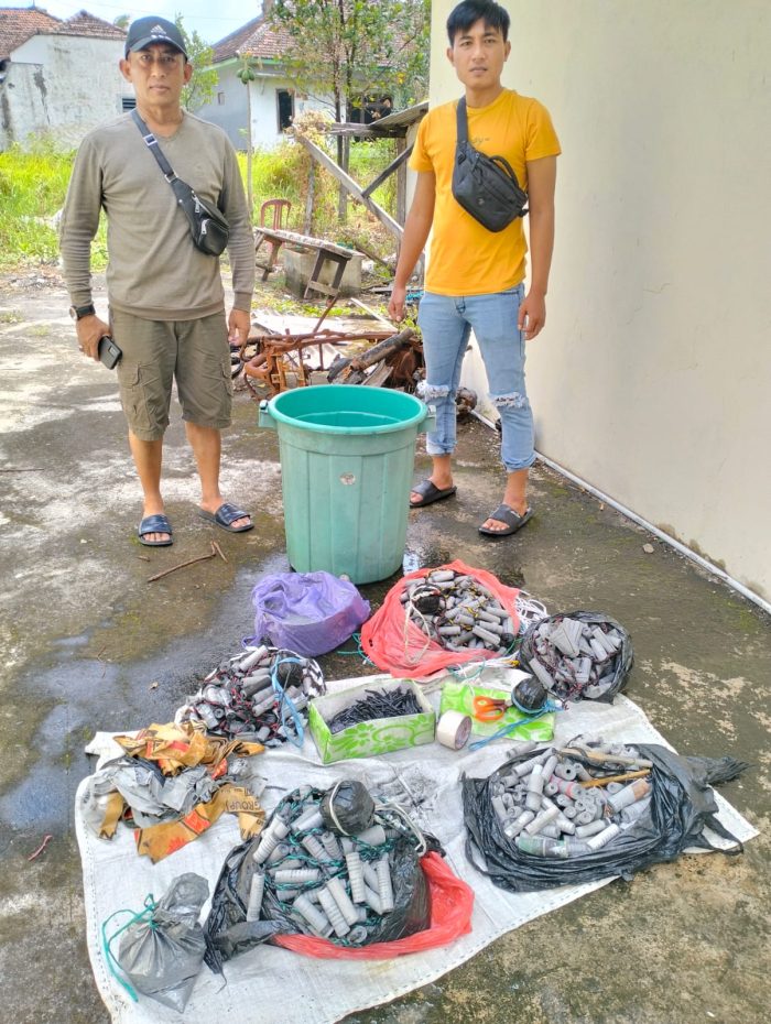 Polsek Purwodadi Berhasil Amankan Ratusan Bahan Peledak Jenis Mercon Di Rumah Kososng
