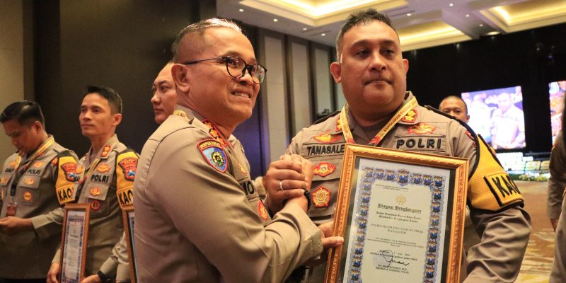 Polres Pelabuhan Tanjung Perak Terima Penghargaan dari Kapolda Jatim kategori Kemitraan Terbaik