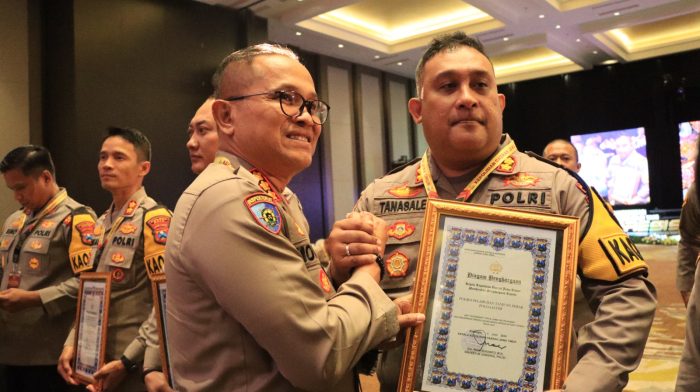 Polres Pelabuhan Tanjung Perak Terima Penghargaan dari Kapolda Jatim kategori Kemitraan Terbaik