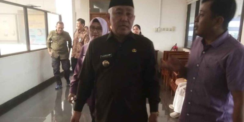 Walikota Depok Dr. KH. Mohammad Idris MA Didampingi KPK Arif SH. MH. Membuka Rapat Koordinasi di ASN Evaluasi Kinerja Oleh KPK