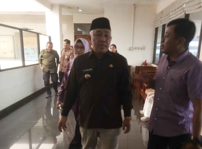Walikota Depok Dr. KH. Mohammad Idris MA Didampingi KPK Arif SH. MH. Membuka Rapat Koordinasi di ASN Evaluasi Kinerja Oleh KPK