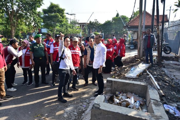 Blusukan Di Siwalankerto Dan Kutisari, LPMK Beri Apresiasi Walikota Eri Tanggulangi Banjir