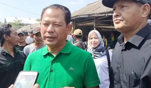 Kunjungan Abdul Ghofur di Pasar Ikan, Disambut Antusias Oleh Pedagang dan Didoakan Jadi Bupati Lamongan