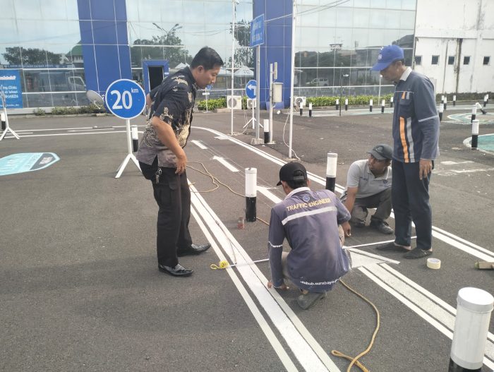 Satlantas Polrestabes Surabaya Melalui Satpas Colombo Lakukan Perbaikan Lebar Jalan Uji Praktek SIM C1