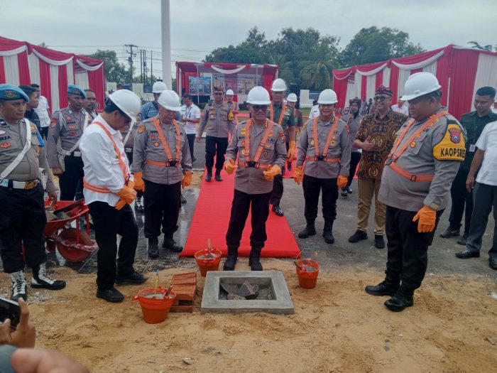 Irwasda Polda Jatim Letakan Batu Pertama Pembangunan Mako Polres Pamekasan