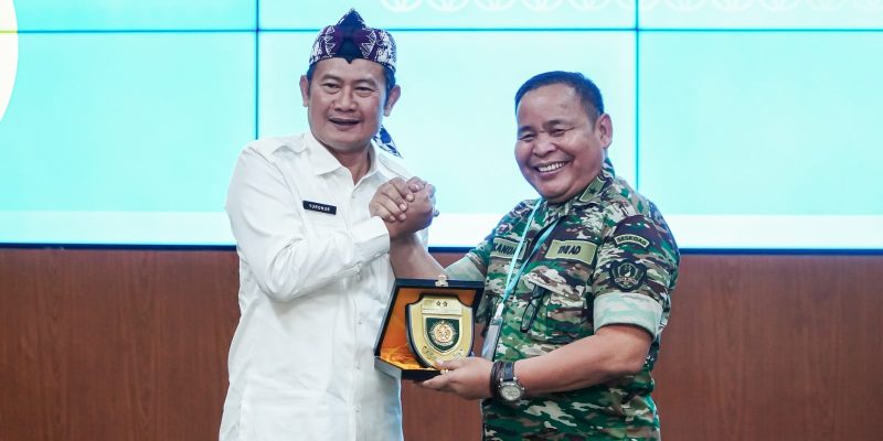 Yuhronur Efendi Kenalkan Program Pertanian Lamongan ke Wilhan Pasis