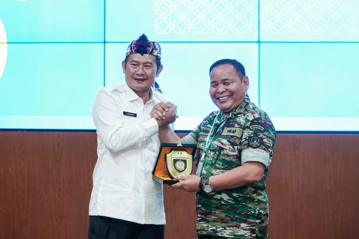Yuhronur Efendi Kenalkan Program Pertanian Lamongan ke Wilhan Pasis