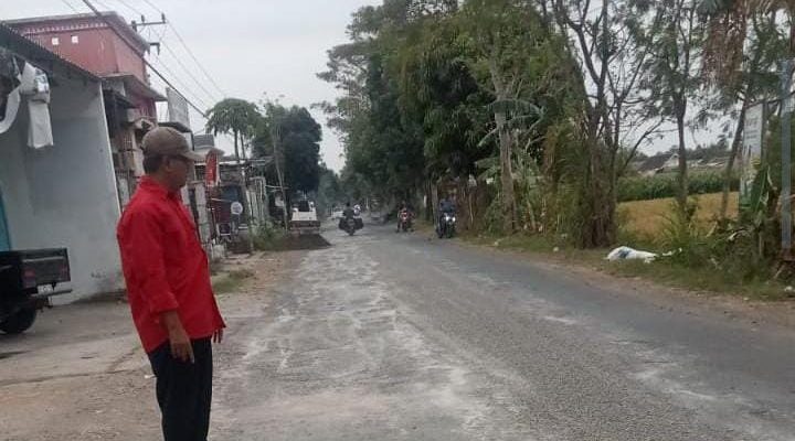 Pekerjaan Lapis Penetrasi Macadam (Lapen) Rampung dilaksanakan.