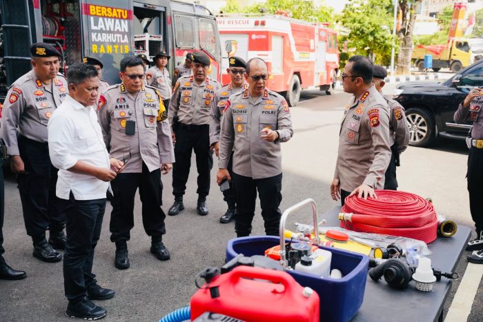 Pastikan Siap Dukung Antisipasi Karhutla, Kapolda Sumsel Periksa Kendaraan dan Sarana Peralatan Pemadam Api