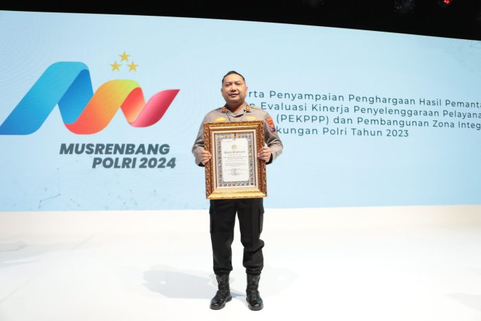 Polres Pasuruan Berhasil Raih Penghargaan Predikat Pelayanan Prima Dan Pembangunan Zona Integritas Polri