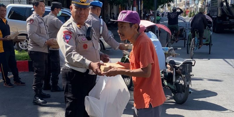 Kapolsek Simokerto Terus Tebarkan Kebaikan Ke Masyarakat